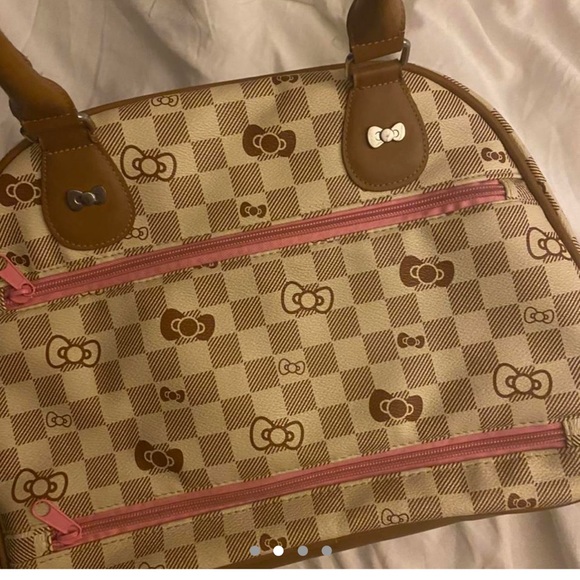 ISO HELLO KITTY INSPIRED PURSE || DO NOT BUY || - Picture 5 of 6
